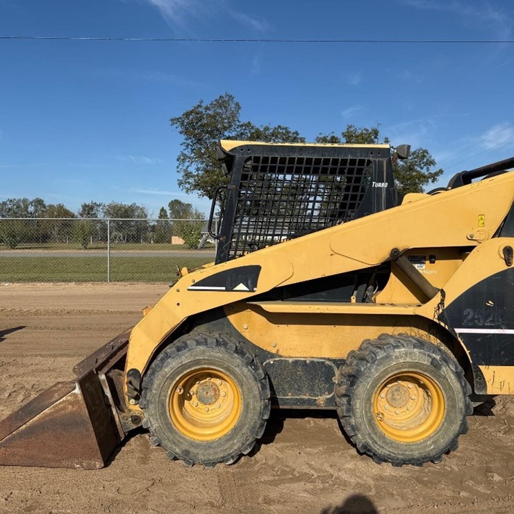 CATERPILLAR 252B