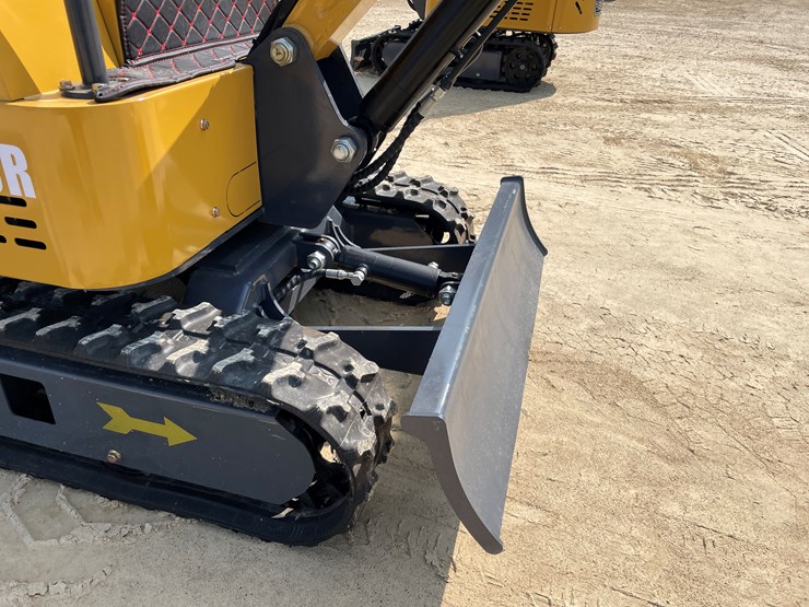 #210-•-new-rt15r-mini-excavator-image-18