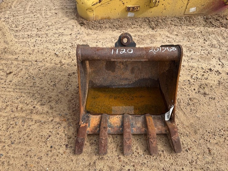 tag-24"-excavator-bucket-image-2