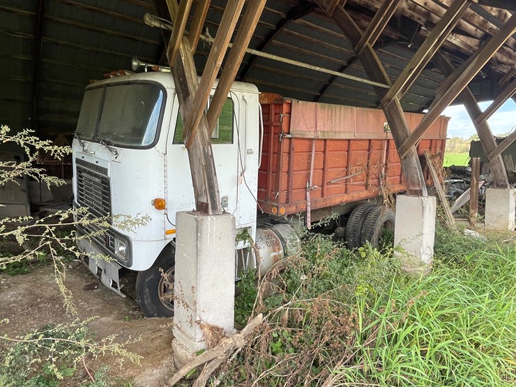 #4485-•-1981-international-cof-9670-grain-truck-(no-title)-image-1