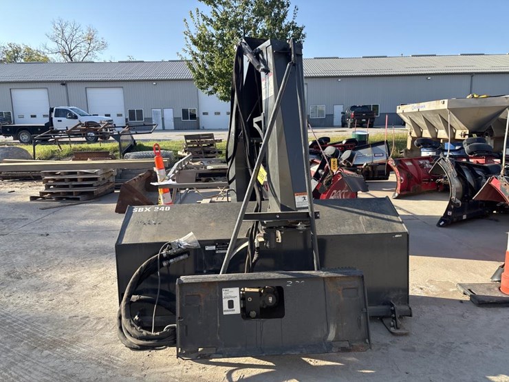 #5085-•-2021-bobcat-sbx240-84"-skid-steer-snow-blower-image-3