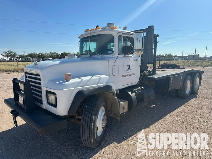(x)-(11-4)-2003-mack-rd-t/a-winch-truck,-vin-1m2p2-image-1