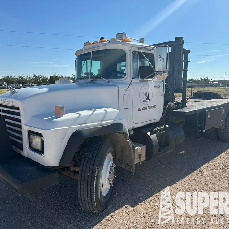 (X) (11-4) 2003 MACK RD T/A Winch Truck, VIN-1M2P2