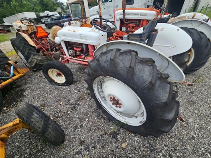 ford-tractor-image-3