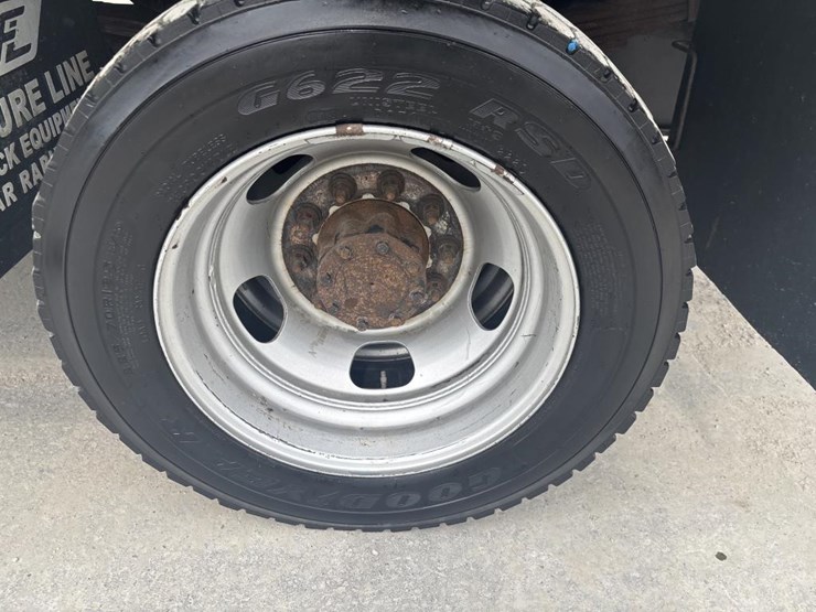 2016-custom-flatbed-image-40