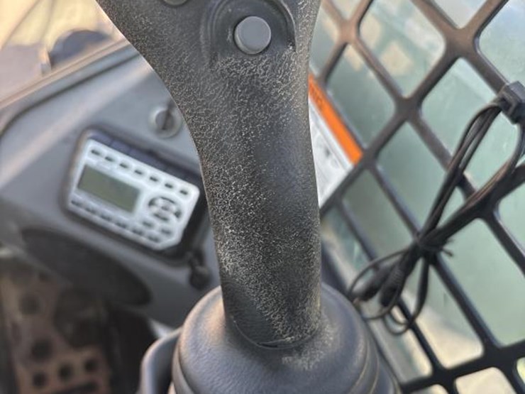 2022-bobcat-t870-image-40