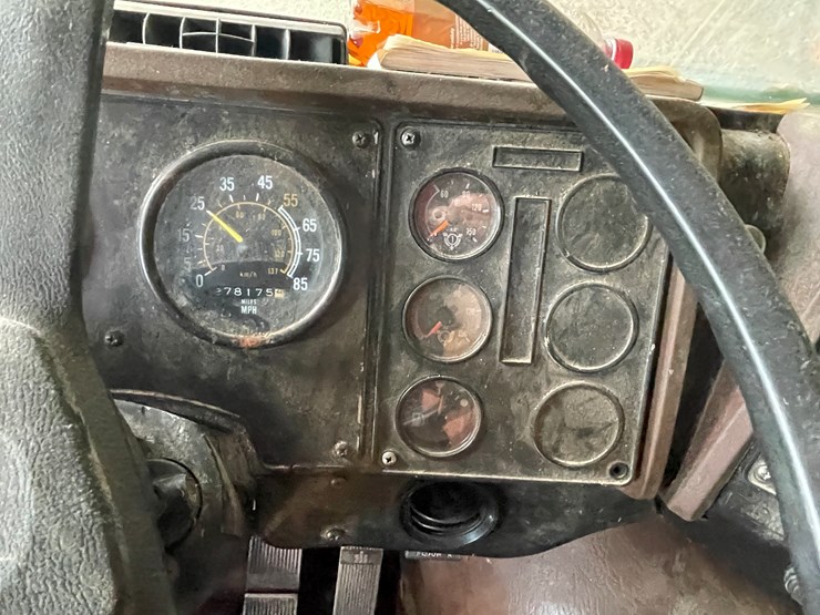 #4485-•-1981-international-cof-9670-grain-truck-(no-title)-image-40