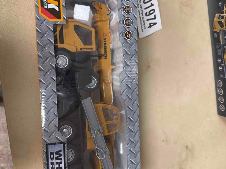 unused-toy-remote-controlled-crane-truck-image-1