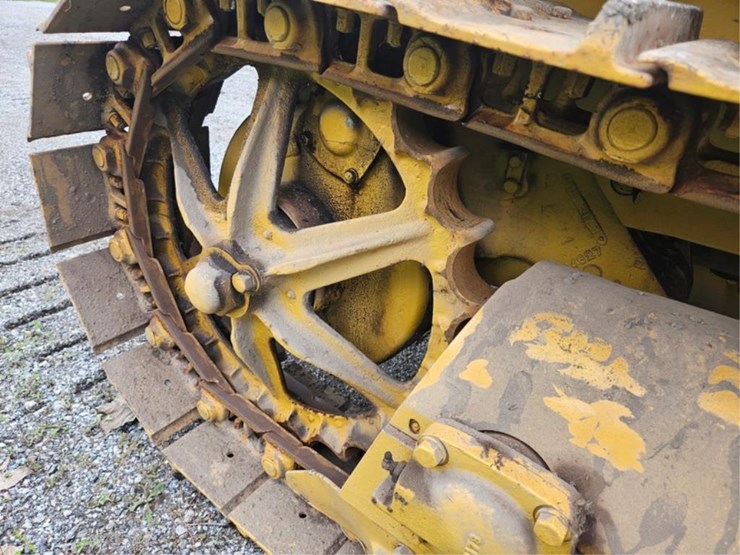 2015-caterpillar-d2-image-18