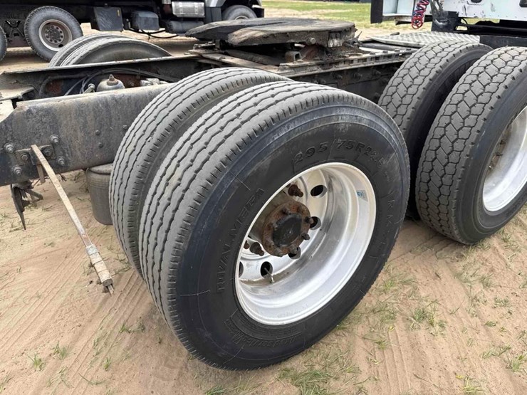 2014-kenworth-t680-image-14