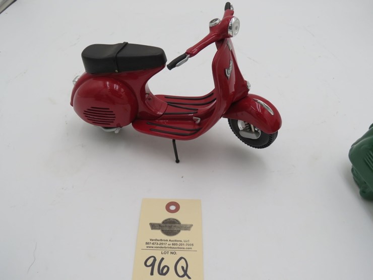 vespa-scooter-group-image-2