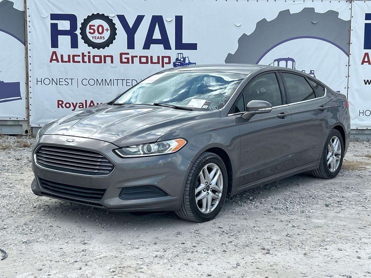 2013-ford-fusion-se-sedan-image-1