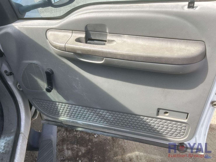 2004-ford-f550-image-24