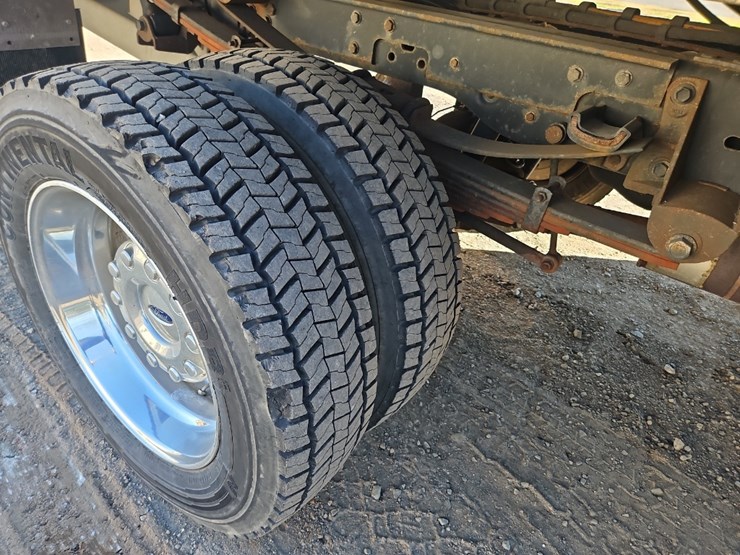 2014-ford-f550-xlt-image-12