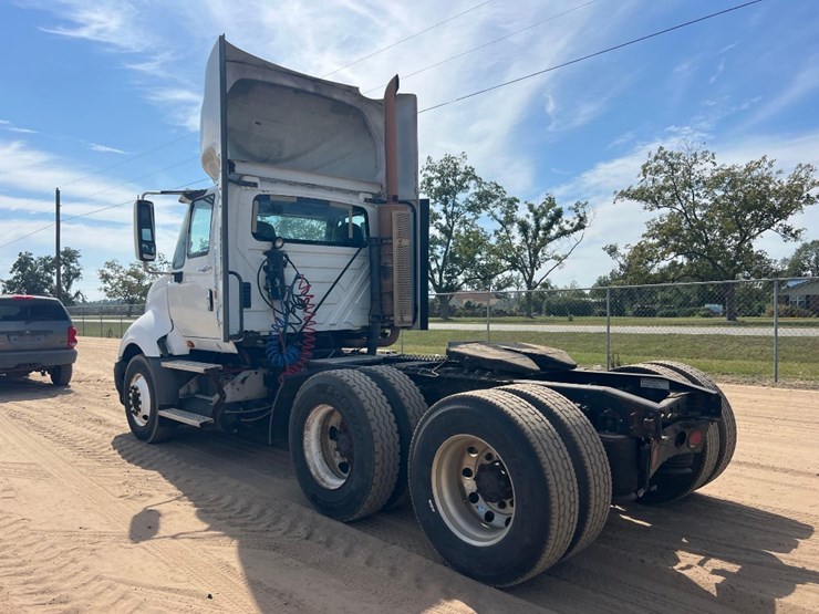 2011-international-prostar-+122-6x4-daycab-road-tr-image-2