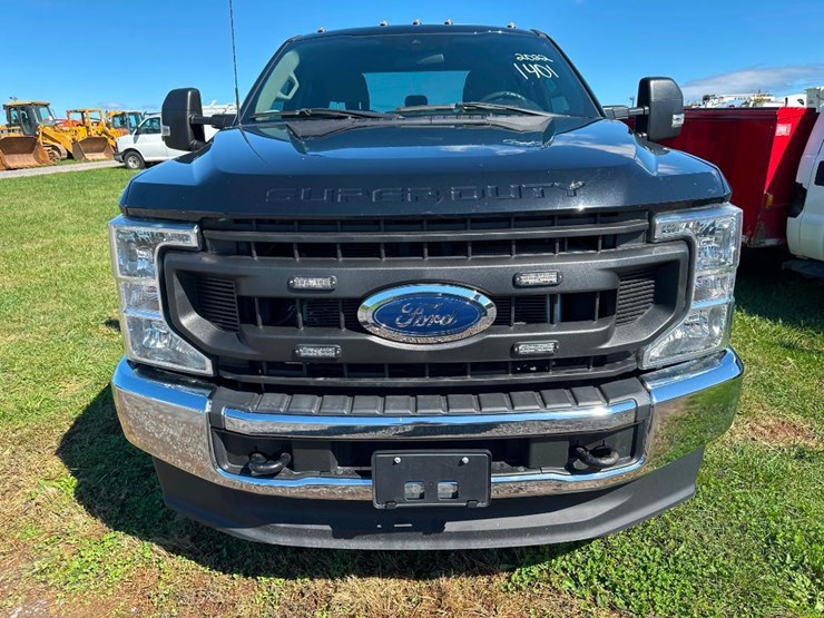 2022-ford-f350-xl-image-2