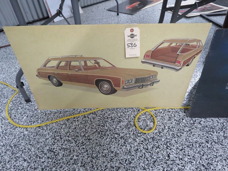 1981-1984-chevrolet-squarebody-pickup-litho-dealership-display-pictures-image-2