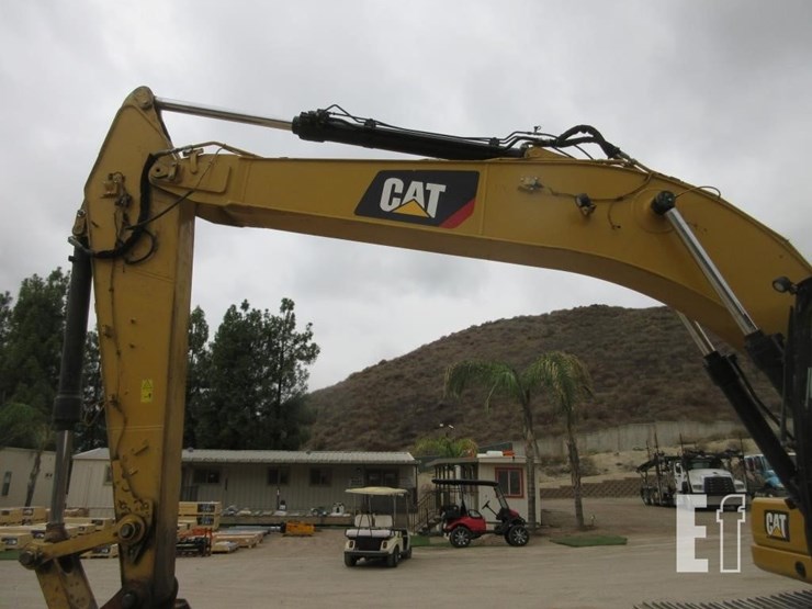 2018-caterpillar-320-image-22