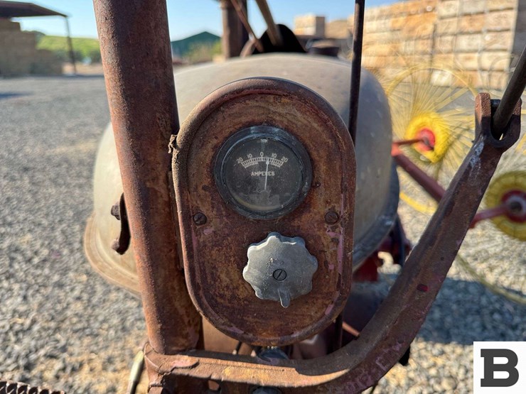 1942-farmall-model-"h"-tractor-image-40