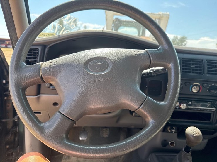 2001-toyota-tacoma-srs-truck-image-23