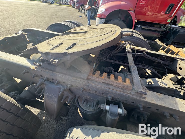 2016-freightliner-ca113dc-truck-tractor-image-20
