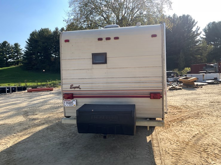 #1900-•-1989-companion-gooseneck-camper-(has-wi-title)-image-4