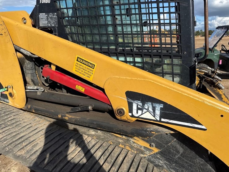 2005-caterpillar-267b-image-13