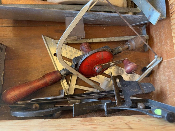 woodworking/drywall-tools,-palm-sander,-planes---in-wooden-box-image-3