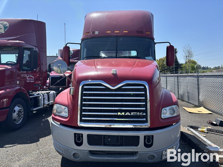 2015-mack-600-truck-tractor-image-2