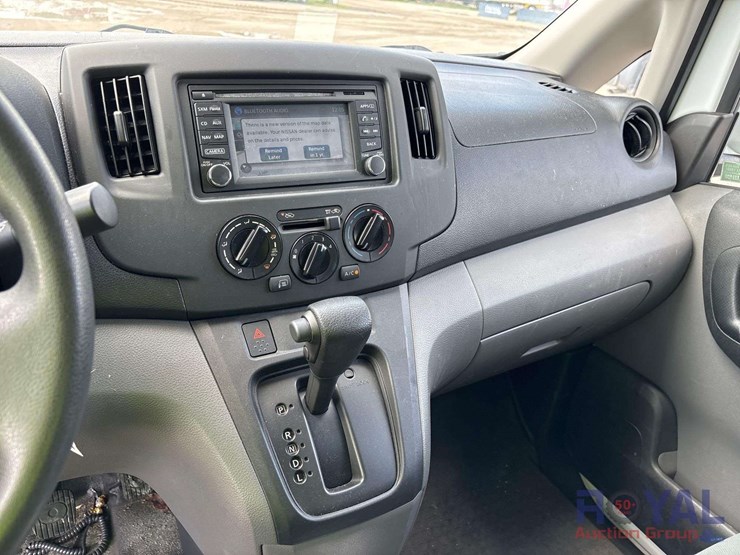 2017-nissan-nv200-image-15