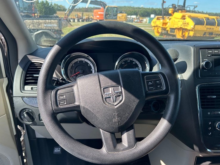 2015-dodge-grand-caravan-image-17