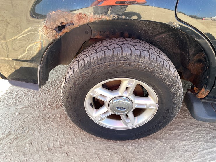 2004-ford-explorer-image-96