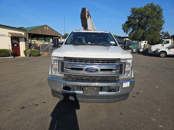 2018-ford-f350-xlt-image-8