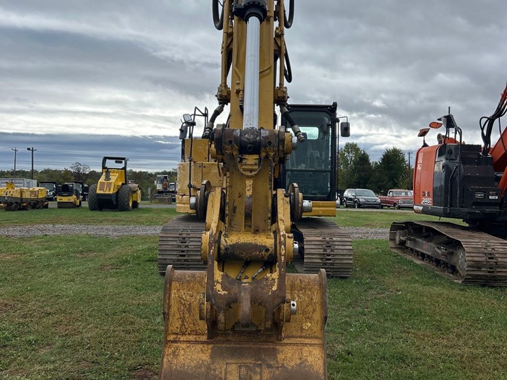 2016-caterpillar-325fl-image-2