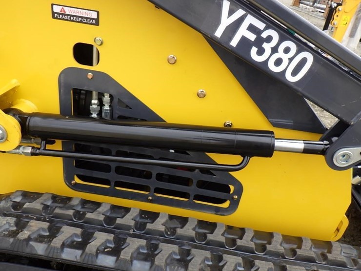 2025-infront-yf380-skid-steer-tracked-loader-image-7
