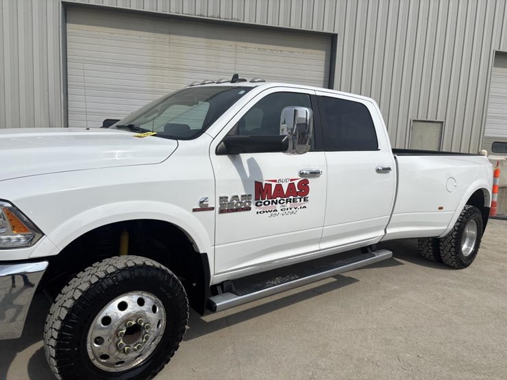 2017-dodge-ram-3500-image-8