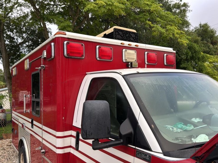 #113-•-2008-chevrolet-ambulance-image-41