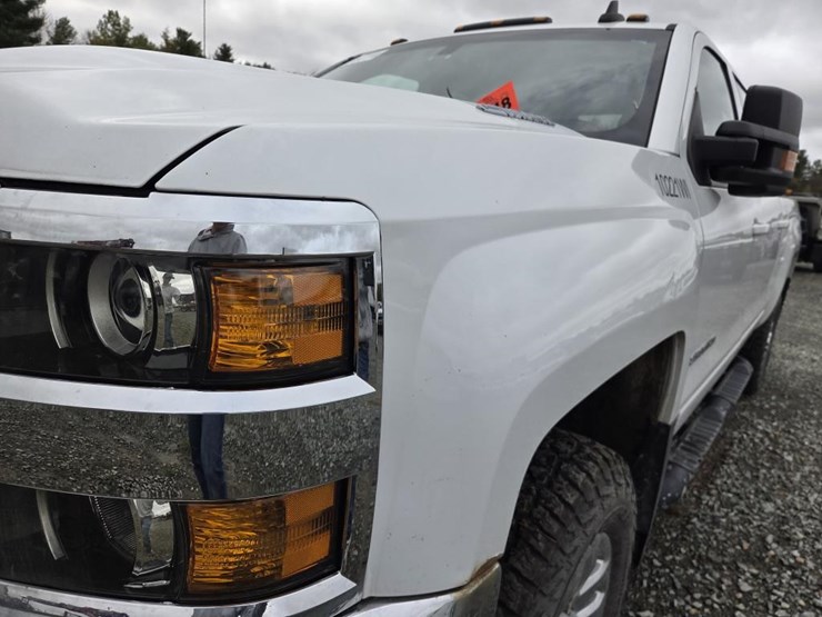 2018-chevrolet-2500-image-14