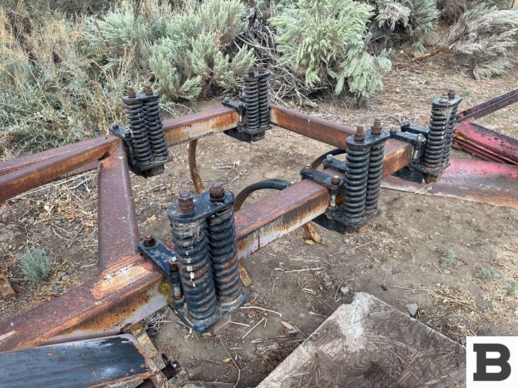 custom-152"-chisel-plow-image-10