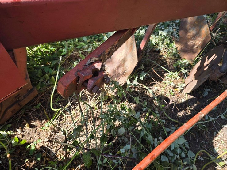 ih-720-–-5-bottom-20”-semi-mount-plow,-auto-reset,-all-wear-parts-are-good,-missing-one-coulter,-use-image-7