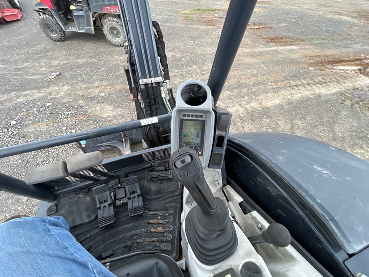 2017-deere-35g-image-18
