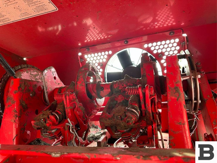 2016-massey-ferguson-1842-image-34