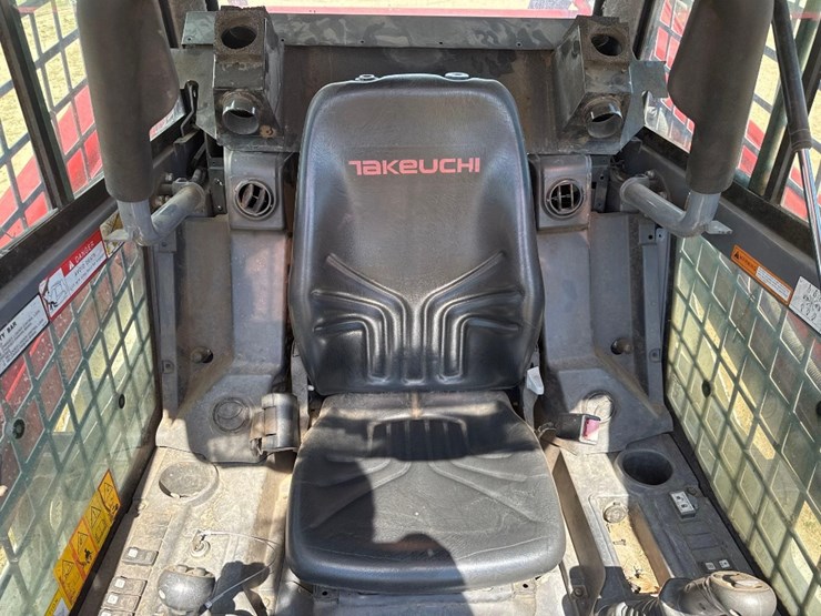 2021-takeuchi-tl12v2-image-24