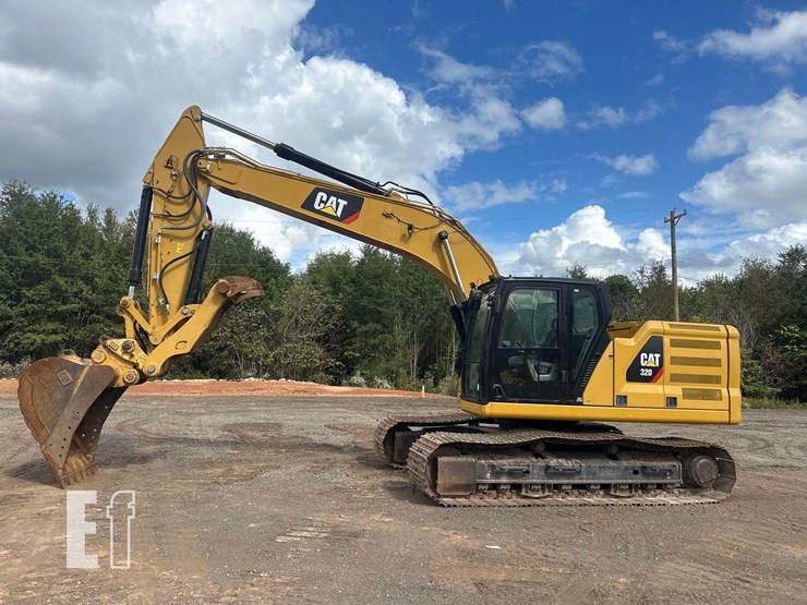 2019-caterpillar-320-image-1
