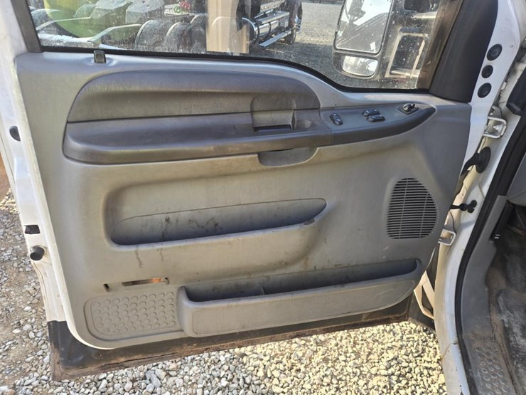 2003-ford-f550-image-39