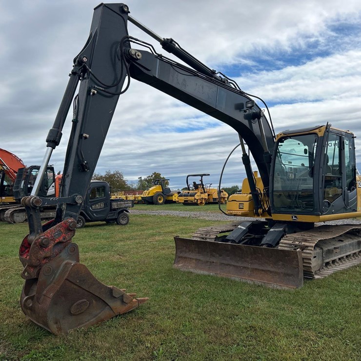 2011 DEERE 120D