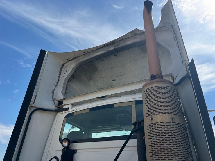 2011-international-prostar-+122-6x4-daycab-road-tr-image-17