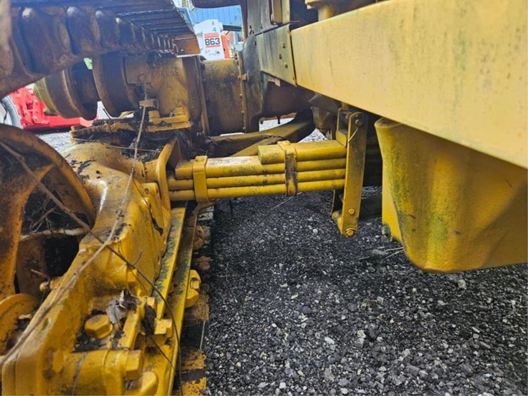 2013-caterpillar-d6-image-29