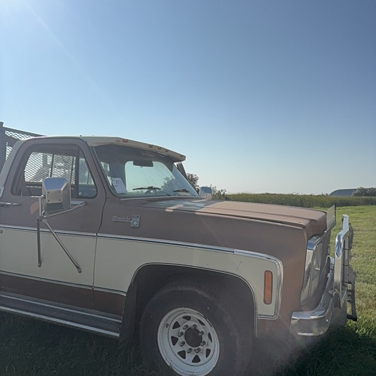 late 70’s- Chevy Silverado 30, dually￼