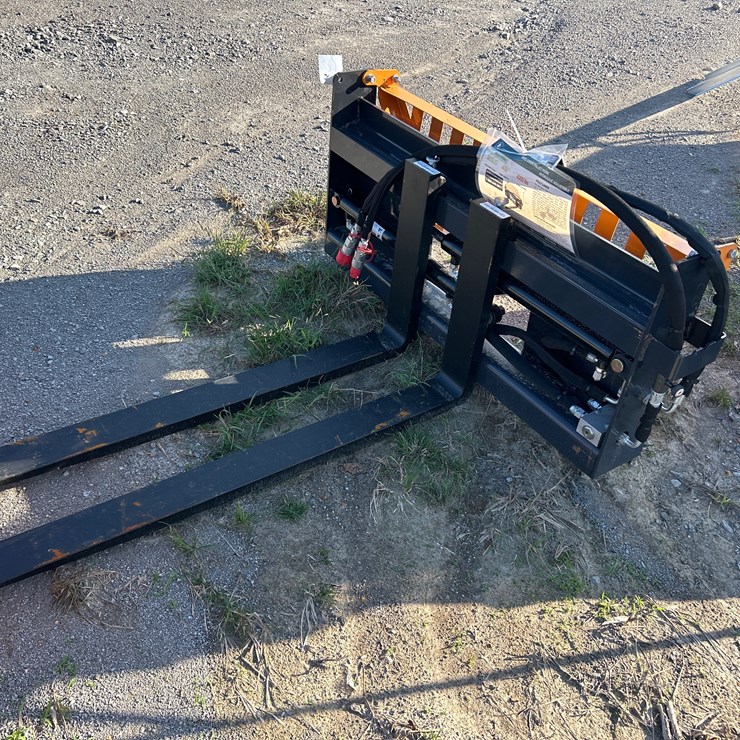#40 • 48” HYDRAULIC ADJUSTABLE SKID STEER PALLET FORKS